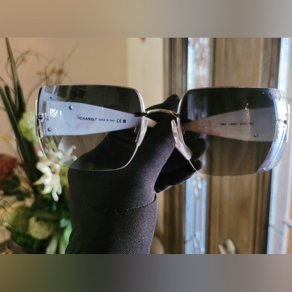 Chanel Sunglasses, excellent condition.. worn once, no scratches. - Picture 1 of 8